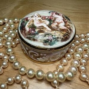 Vintage hand painted Capodimonte Italy Trinket Box